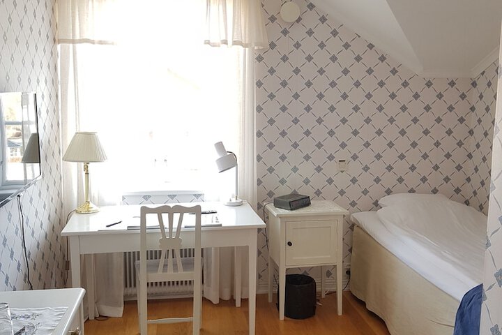 Room 13 of 66