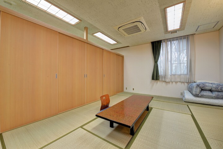 Room 9 of 99