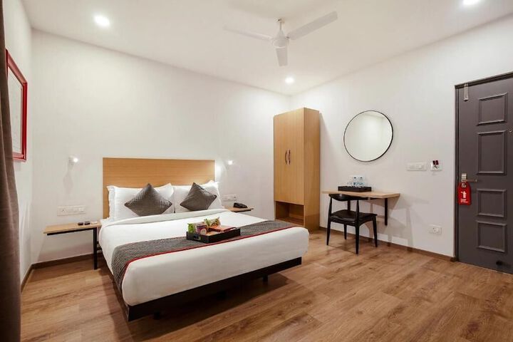 Room 9 of 25