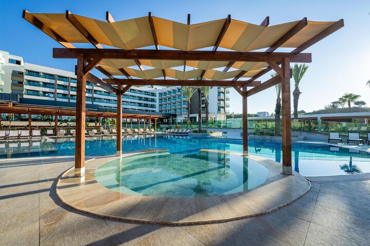 Pool 44 of 137