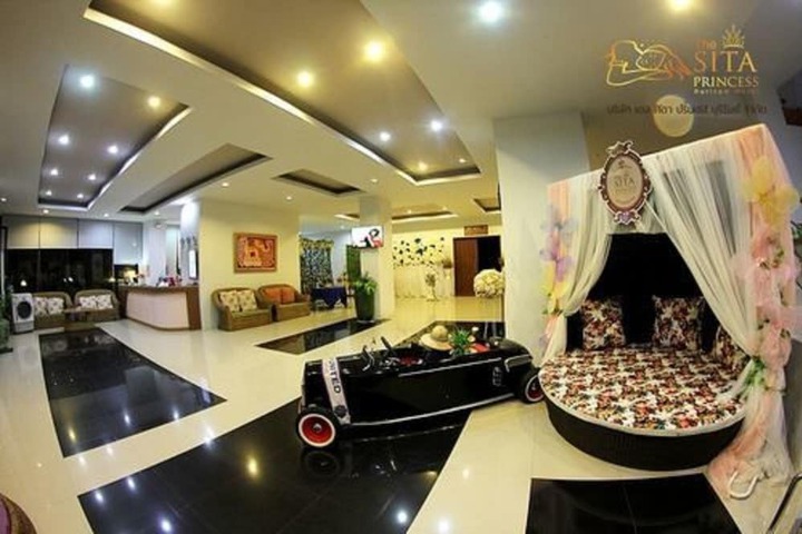 Hotel Interior 4 of 37