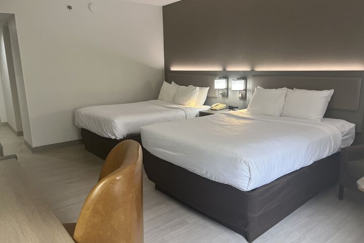 2 Queen Beds (9 of 15)