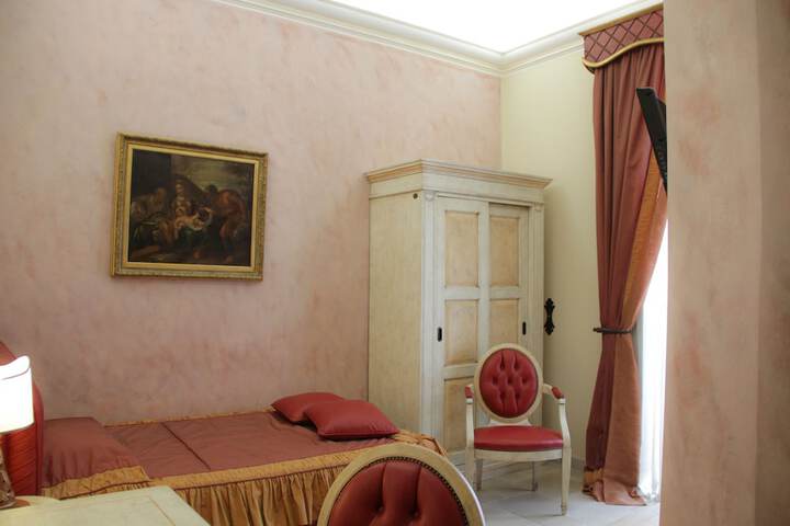 Room 12 of 107