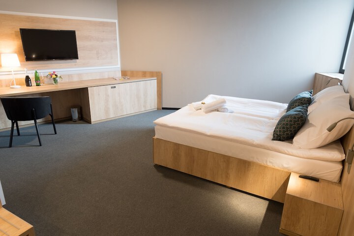 Room 4 of 61