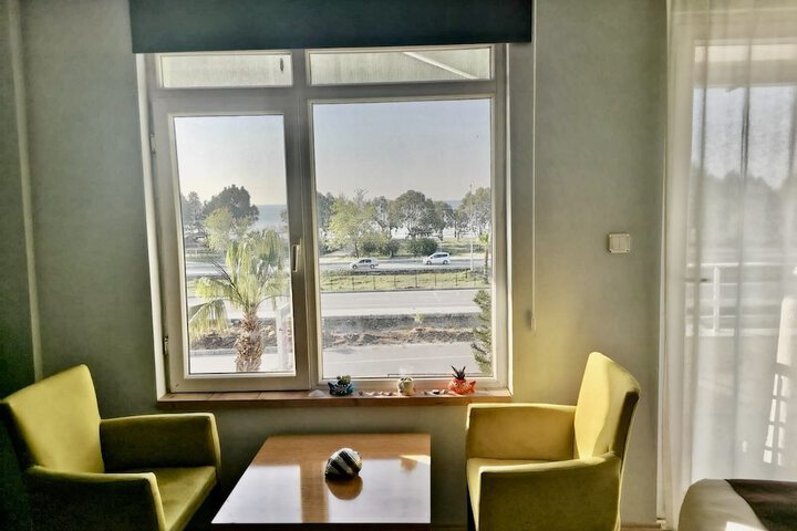 Room 9 of 33