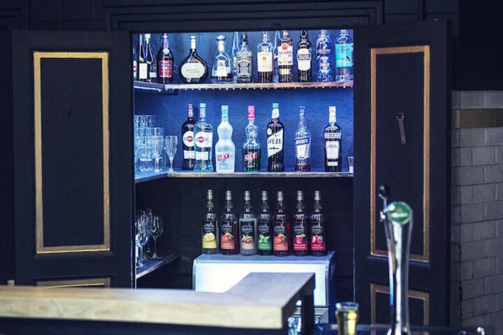 Lounge 51 of 61