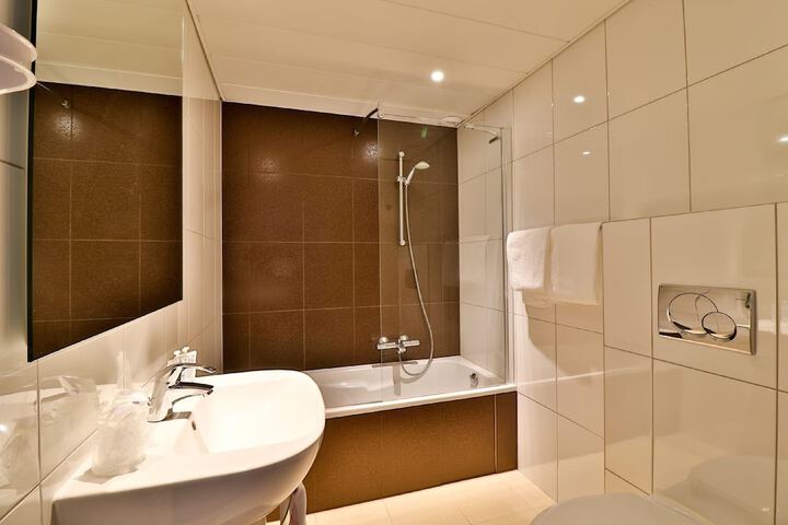 Room 14 of 21
