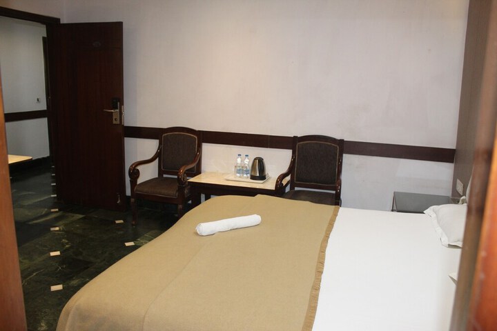 Room 9 of 20