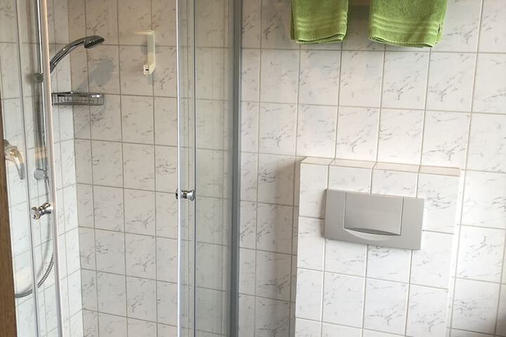 Room 4 of 10