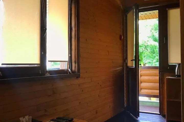 Room 3 of 10