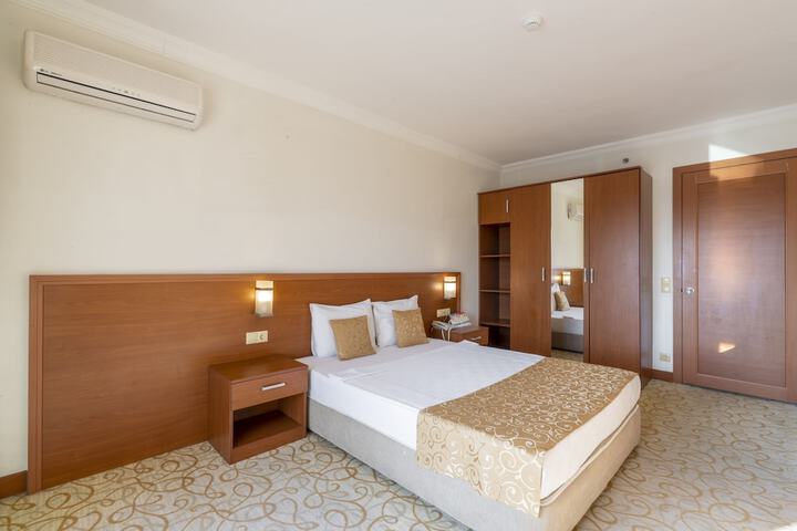 Room 6 of 43