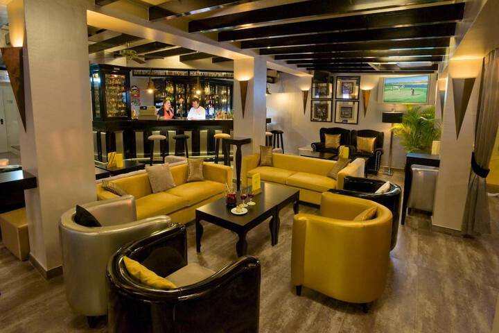 Lounge 41 of 59