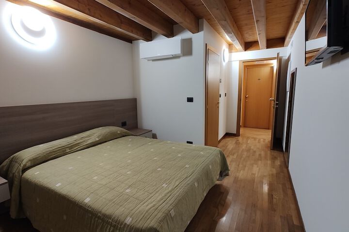 Room 10 of 51