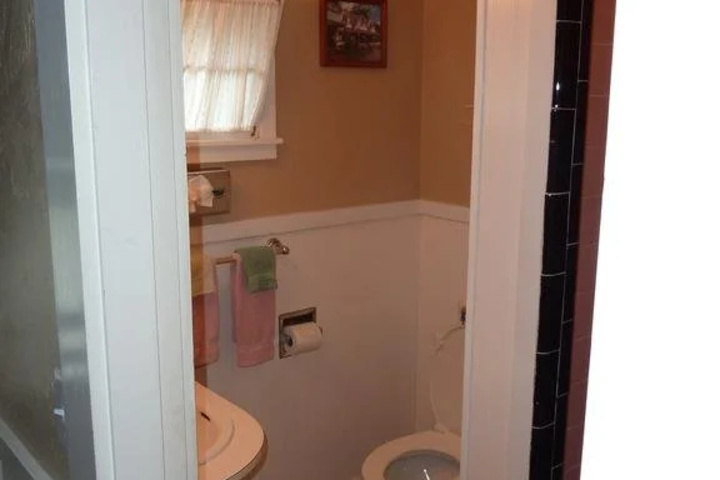 Room 8 of 11