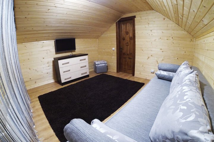 Room 9 of 76