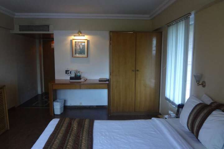 Room 16 of 33