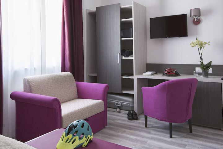Room 4 of 38