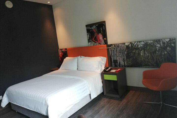 Room 8 of 68