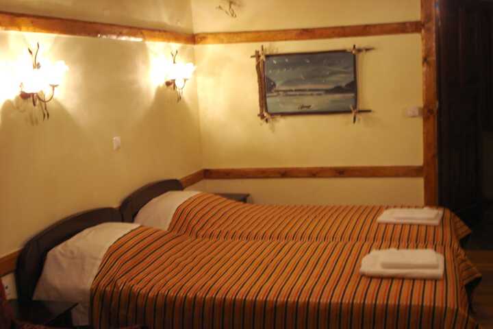 Room 6 of 63
