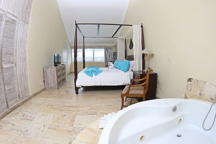 Room 16 of 60