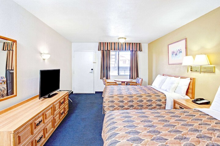 Room 5 of 14