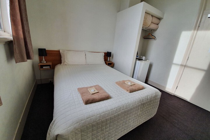 Room 7 of 37