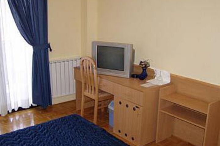 Room 8 of 30