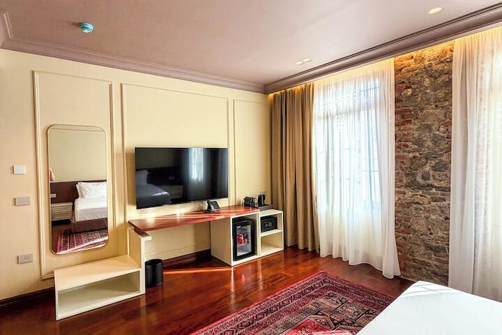 Room 65 of 96