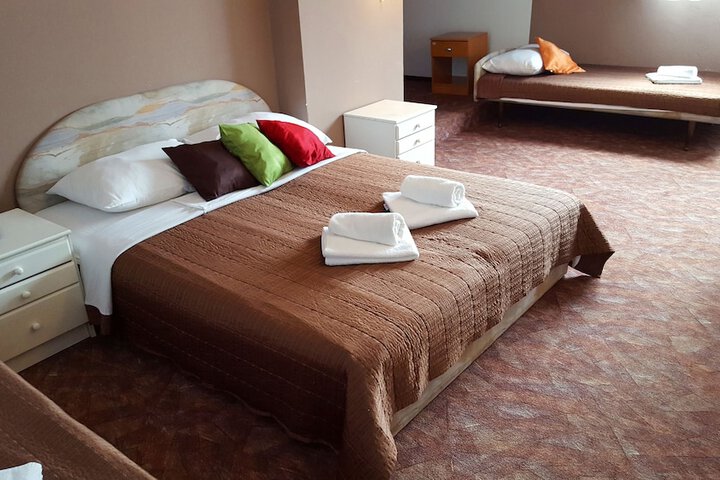 Room 16 of 38