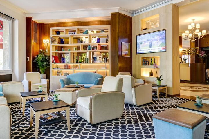 Entrance & Lobby