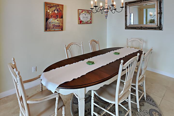 Dining 7 of 22