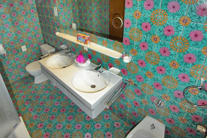 Room 21 of 38