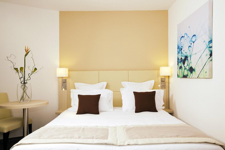 Room 2 of 25