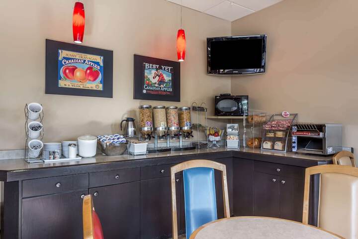 Breakfast/Coffee Service 38 of 43