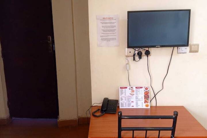 Room 2 of 6