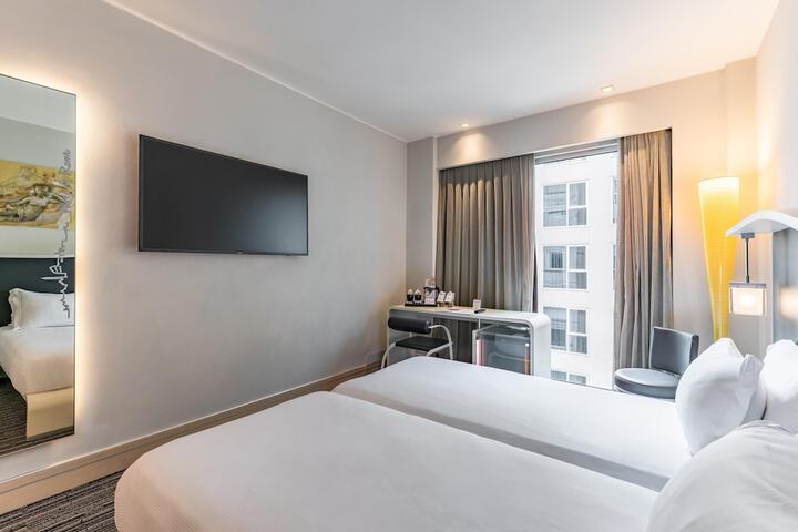 Room 44 of 87