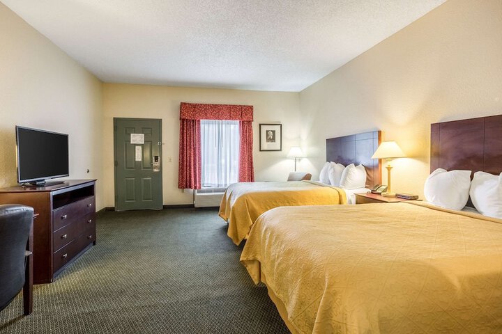2 Double Beds (11 of 11)