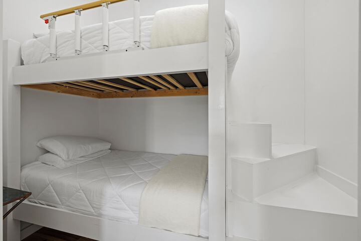 Room 47 of 201