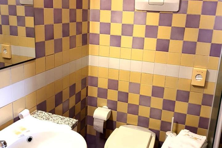 Room 26 of 46