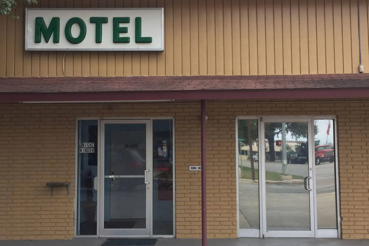 DOWNTOWNER MOTEL