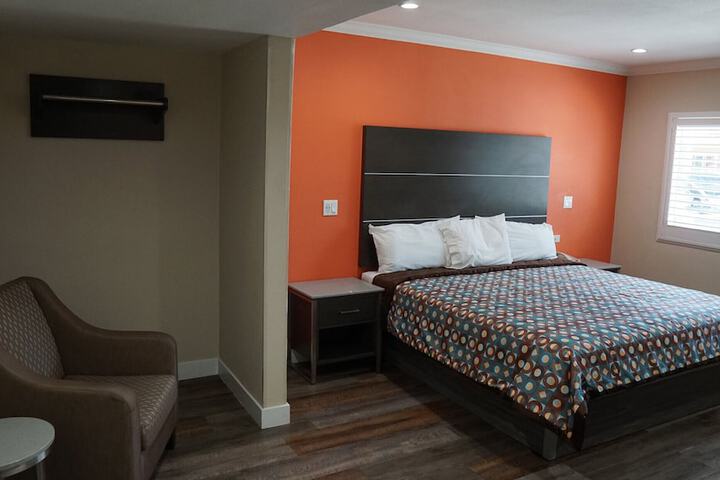 Standard | King Bed (10 of 14)
