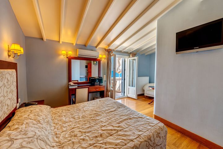 Room 14 of 92