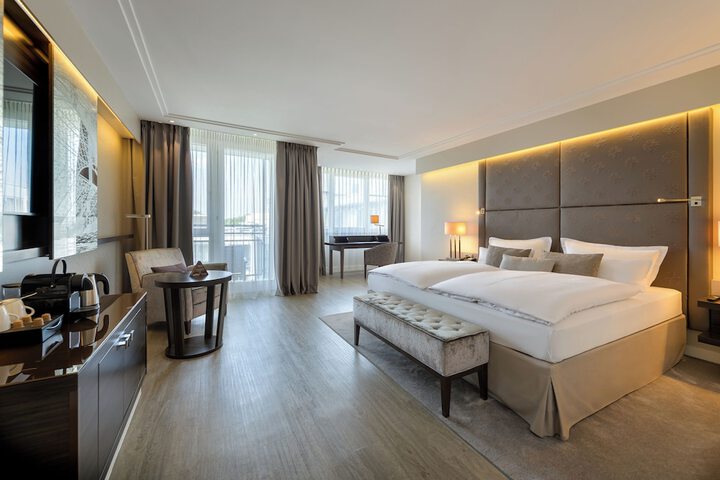Room 15 of 159