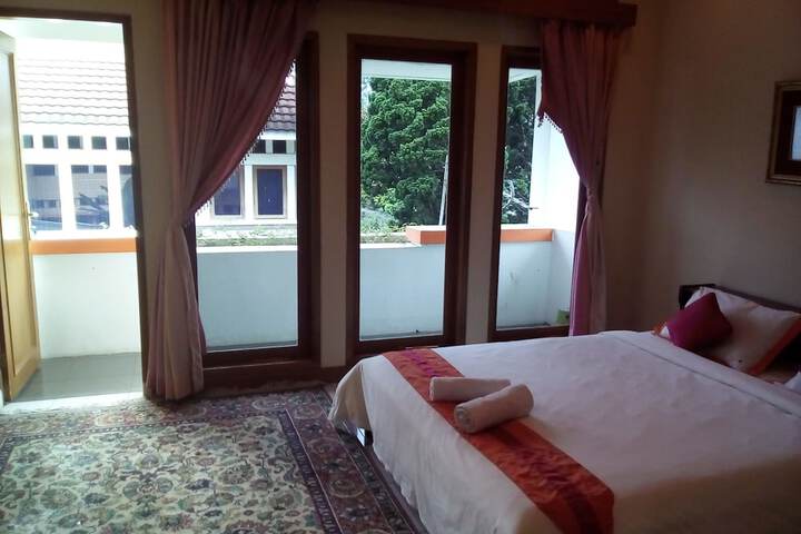 Room 4 of 18