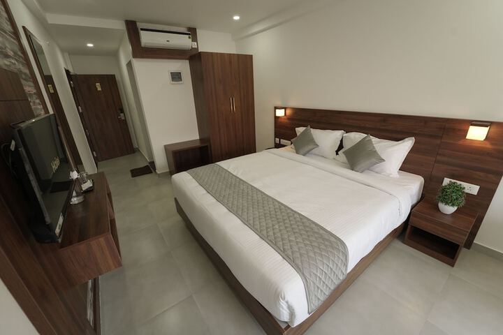 Room 5 of 18