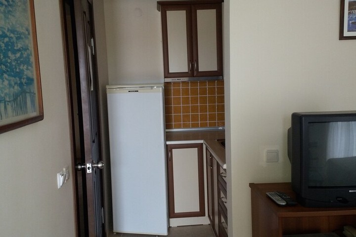 Room 6 of 25