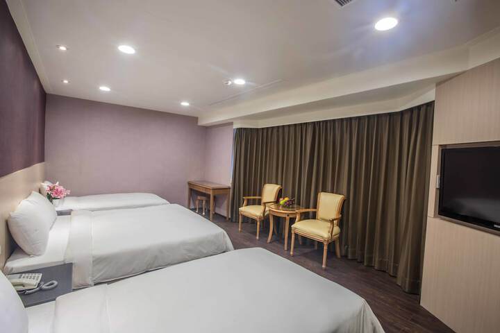 Room 13 of 35