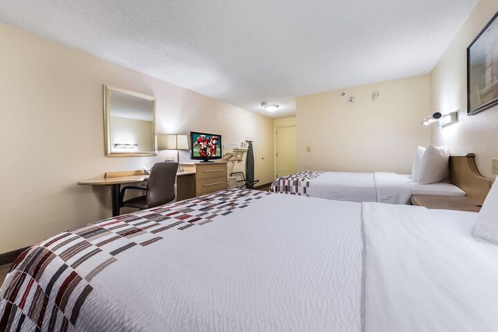 2 Double Beds (4 of 6)