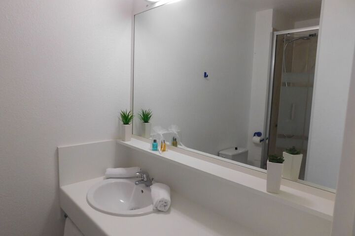 Room 32 of 51