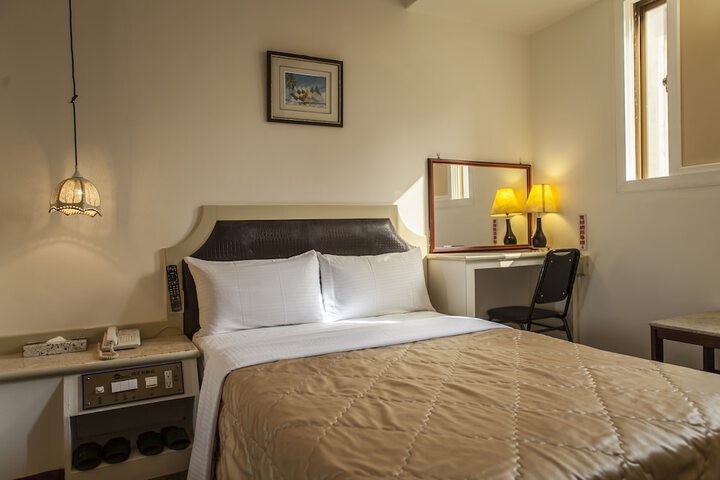 Room 13 of 27
